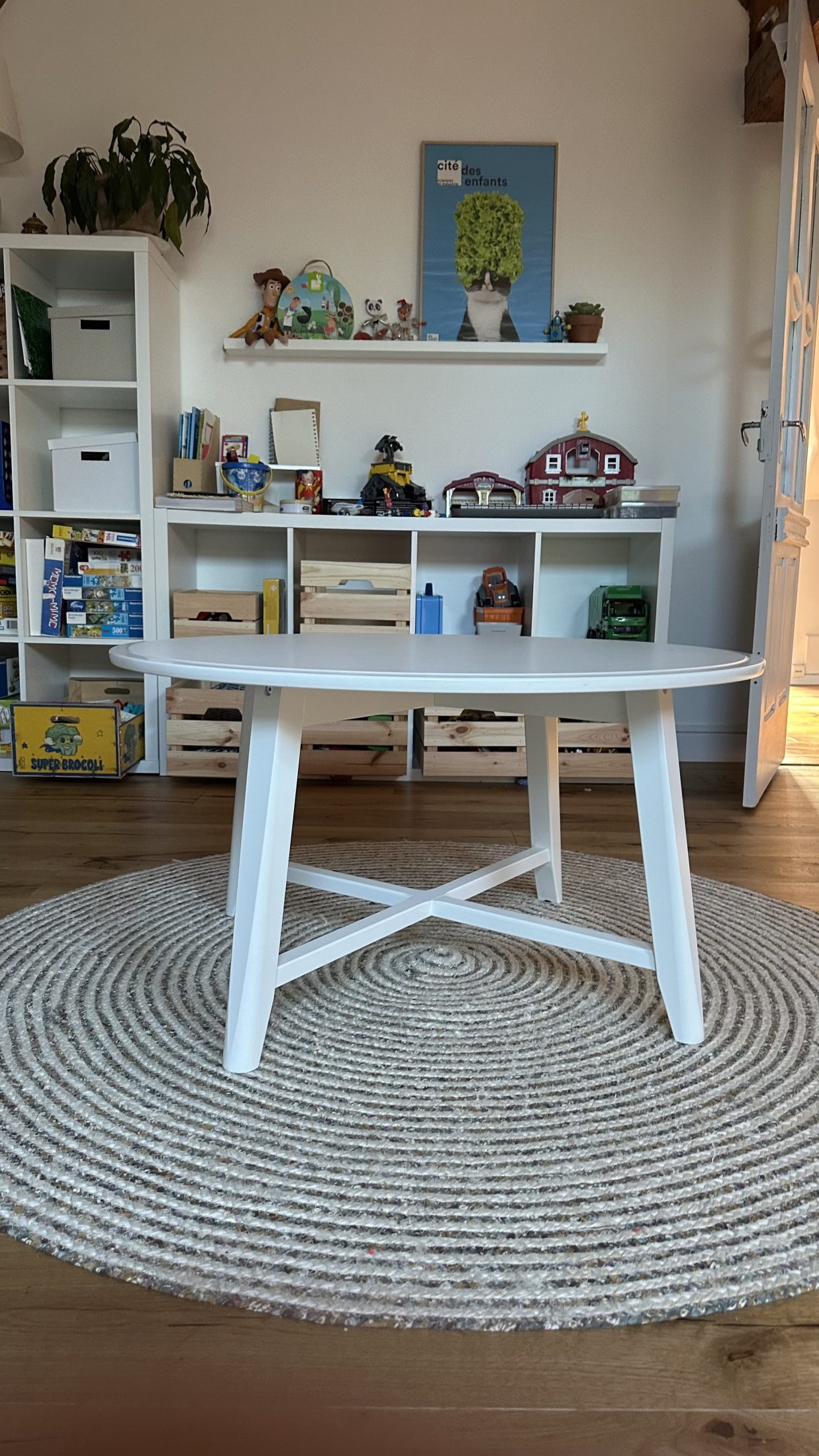 Table basse ronde blanche neuve Ikea KRAGSTA